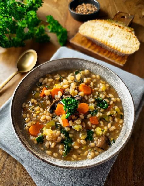 7 Secrets to Crafting the Ultimate Vegan Mushroom and Barley Stew - Recipes Port - simple,easy and quick vegan recipes Barley Mushroom, Quick Vegan Recipes, Barley Stew, Mushroom Barley Soup, Barley Recipe, Dried Porcini Mushrooms, Quick Vegan, Quick Vegan Meals, Vegan Mushroom