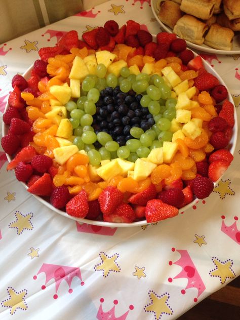 Fruit Board Ideas Simple, Breakfast Ideas Fruit, Fruit Salad Breakfast, Fruit Salad Ideas, Breakfast Cake Healthy, Fruit Tray Designs, Frida Party, Salad Breakfast, Fruit Board