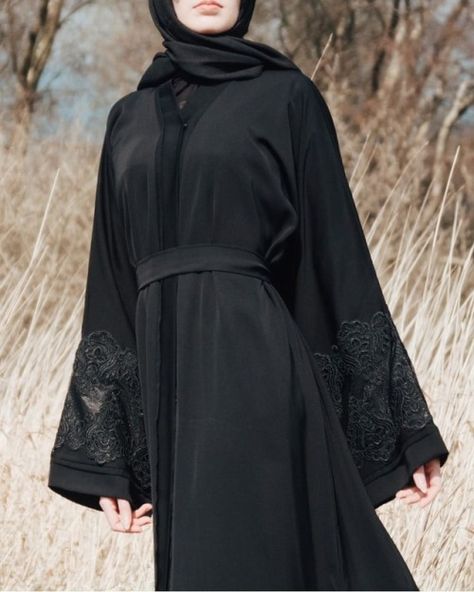 Burkha Designs Black, Burkha Designs, Burqa Designs, Black Abaya Designs, Abaya Designs Latest, Abaya Fashion Dubai, New Look Fashion, Open Abaya, Muslim Fashion Hijab Outfits