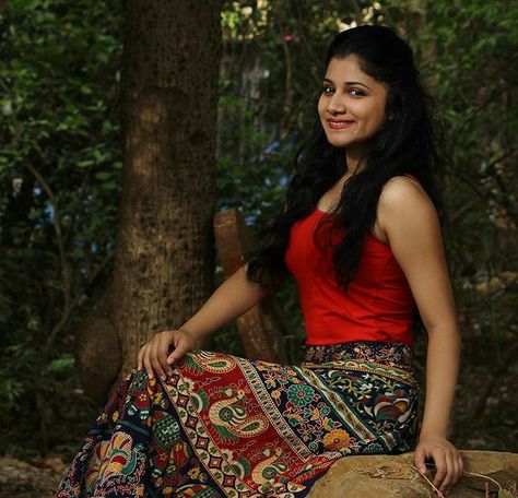 Sayali Patil, Sayli Patil, Marathi Actress, Paper Background Design, Paper Background, Photo Poses, Background Design, Floral Skirt, Actresses