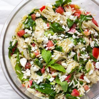 Artichoke Spinach Orzo Salad Salad With Artichokes, Spinach Orzo Salad, Orzo Salat, Salad Mediterranean, Spinach Orzo, Tomatoes And Feta, Orzo Salad Recipes, Orzo Salad, Orzo Pasta