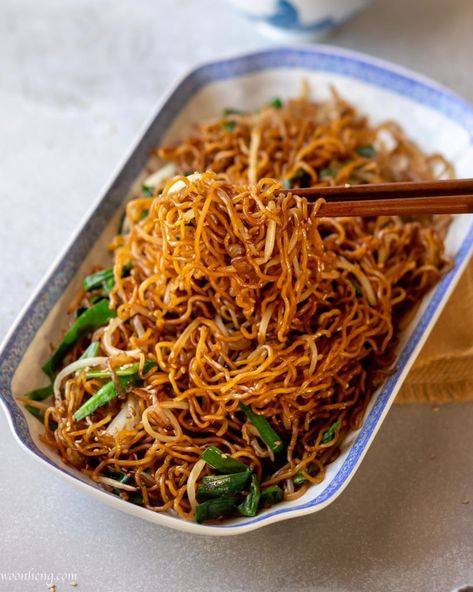 Fried Noodles Recipe, Fried Noodle, Egg Noodle Recipes, Asian Noodle Dishes, Delicious Smoothie Recipes, Vegan Asian Recipes, Cantonese Food, Asian Noodle Recipes, Noodle Recipes Easy