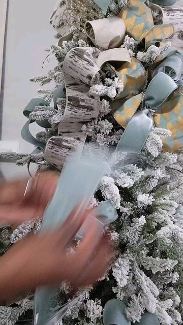 Christmas Tree Topper Ribbon, Craft Hacks, Bow Tree, Tree Tutorial, Ribbon Tree, Decorations Bedroom, Slim Tree, Christmas Tree Topper Bow, Tree Ribbon