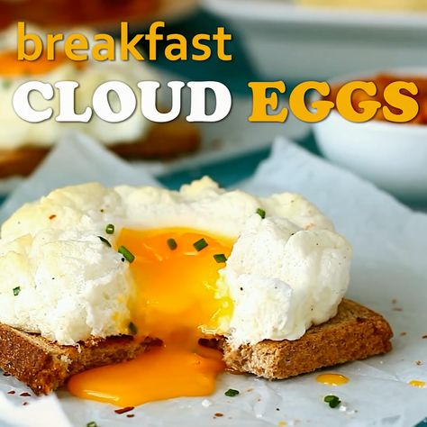 Visit weightlosstips32.com for more! Cloud Eggs, Fried Egg Recipes, Best Egg Recipes, Fluffy Eggs, Egg Recipes For Breakfast, Eggs Recipe, Egg Dish, Deilig Mat, Keto Cookies