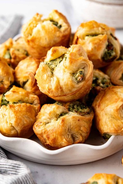 Easy Spinach Puffs Appetizer - House of Nash Eats Elegant Party Snacks, Spinach Puffs Recipe, Spinach Puffs, Tomato Bruschetta Recipe, Spinach Puff Pastry, Cream Cheese Spinach, Spinach Puff, Creamy Feta, Puff Recipe