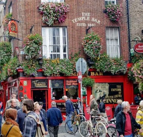 Dublin Itinerary, Dublin Restaurants, East Coast Canada, Things To Do In Dublin, Temple Bar Dublin, Guinness Storehouse, Dublin Ireland Travel, Temple Bar, Best Pubs