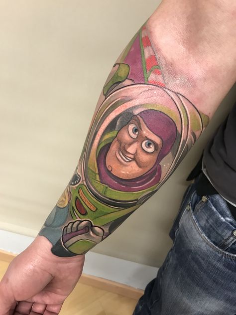 Pixar buzzlightyear toystory Tattoo mormiles Buzz Light Year Tattoo, Disney Matching Tattoos, Pixar Tattoo, Toy Story Tattoo, Year Tattoo, Story Tattoo, Ancient Tattoo, Couples Toys, Mom Tattoo