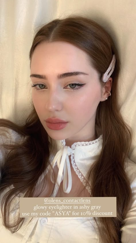 First Day Makeup, Make Up For Pale Skin, Overall Fashion, Fall Haircuts, Haircuts To Try, Pale Makeup, Womens Outerwear, Fall Hair Cuts, Asian Eye Makeup