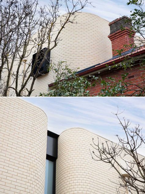 A new light brick rear addition connects to the original red brick home. Curved Brick Wall, Modern Brick House, Home Extension, Curved Wall, Light Brick, Red Brick House, Old Orchard, Brick Home, Australian Architecture