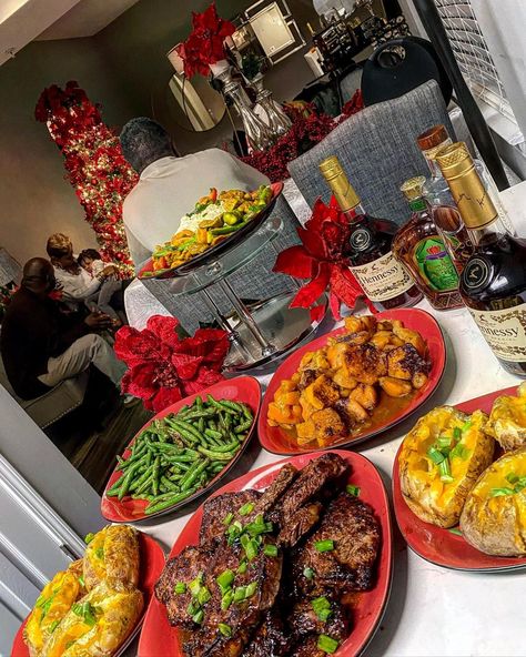 PRIVATE CHEF COREY on Instagram: “👨🏽‍🍳🎄🥩🥔🍠🧀🔥Just pulled up on one of my favs with some 🔥🔥🔥🔥 for her FAM‼️💪🏽💯 Appreciate y’all & thanks for my gift‼️🙏🏽💯” Food Decorations, My Gift, Private Chef, Food Options, Fancy Food, Food Heaven, Buffet Food, Dinner Is Served, Food Goals