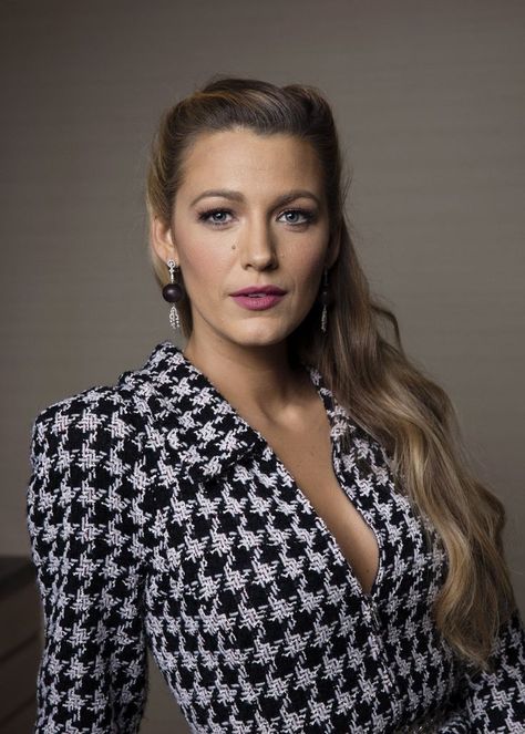 Blake Lively Blake Lively Age, Black Lively, Blake Lovely, Blake Lively Ryan Reynolds, Blake And Ryan, Blake Lively Style, Laura Vandervoort, Elsa Pataky, Serena Van Der Woodsen