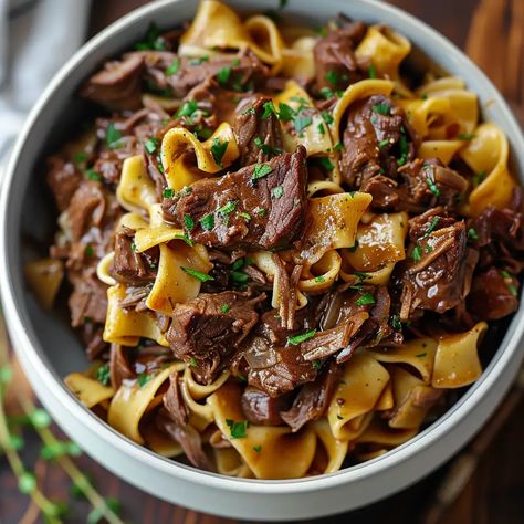 Easy Crockpot Mississippi Beef and Noodles Recipe Beef Noodles Crockpot, Mississippi Beef And Noodles, Crockpot Beef Recipes, Mississippi Beef, Beef And Noodles Recipe, Sunday Dinner Ideas, Comfort Meals, Au Jus Gravy, Beef Dinners