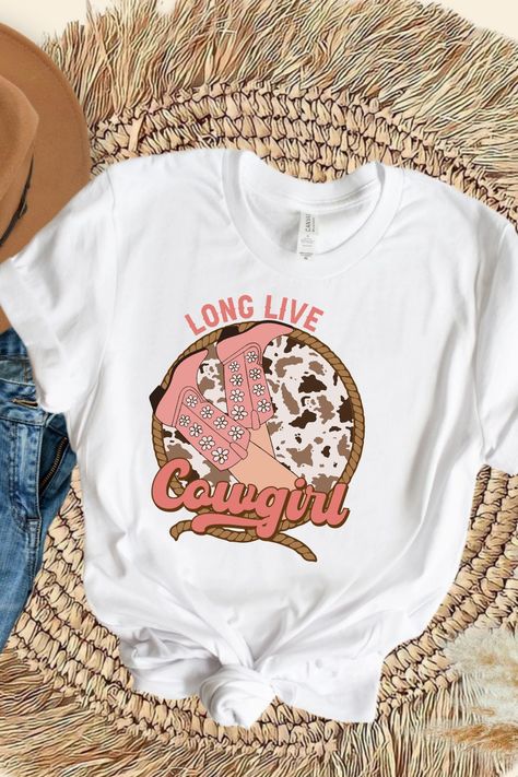 Long Live Cowgirls: Western Rodeo T-Shirts - Country Girl, Cowgirl, Killer designs #cowgirl #western #rodeo #tshirt Graphic Tee Women, Womens Cowgirl Boots, Western Style Shirt, Western Graphic Tees, Rodeo Shirts, Western Style Outfits, Desert Vibes, Cowgirl Shirts, Western Rodeo