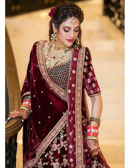 Indian wedding Wearing Lehenga Hairstyle, Maroon Lehenga, Hairstyle Bridal, Wedding Lehenga Choli, Indian Wedding Lehenga, Indian Wedding Bride, Sabyasachi Lehenga, Reception Lehenga, Wedding Lehenga Designs