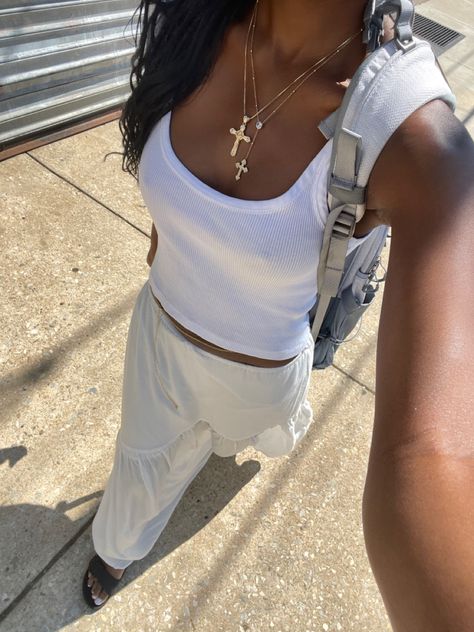 White Tank Top Outfit Black Women, Sophomore Outfits, White Tank Top Outfit, Tank Top Outfit, White Maxi Skirt, White Maxi Skirts, Stockholm Style, Tank Top Outfits, Tank Top White