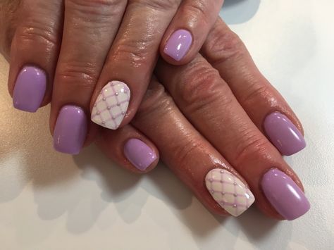 Pastel purple and white spring nails Lavender Nails With Black Design, Lilac Nail Ideas Pastel Purple, Springtime Nails Pastel Colors, Nail Designs Purple And White, Lilac Spring Nails, White And Purple Nails, Spring Nails Purple, Purple Spring Nails, Nail Designs Purple