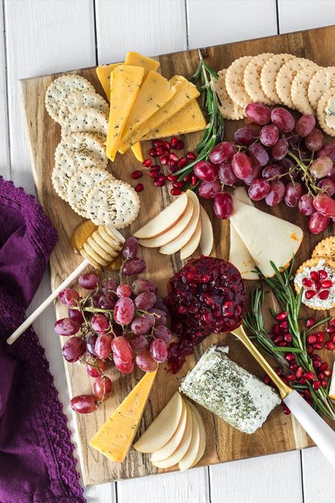 There is something to be said for an artisan cheese plate that can serve as a beautiful appetizer or the main entree for your next party. Try pairing an assortment of our Gluten Free Crackers with your favorite cheeses, fruit compote, nuts and spreads with this recipe. Fall Cheese Boards, Cheeseboard Recipe, Cheese Board Diy, Holiday Cheese Boards, Ready Set Eat, Christmas Cheese, Gluten Free Crackers, Fruit Compote, Charcuterie Cheese