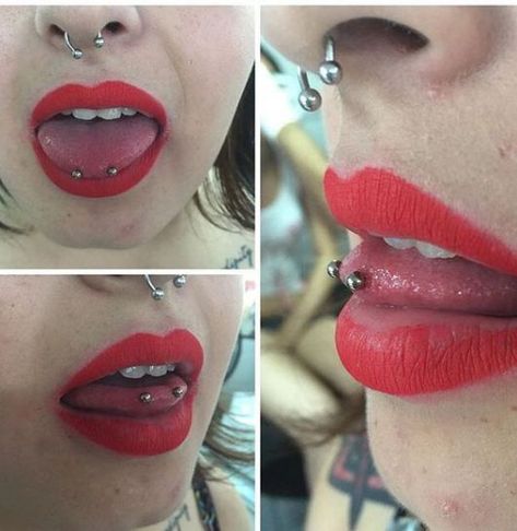 piercing na ponta da língua e piercing de argola no nariz Piercing Oreille Tragus, Nose Bridge Piercing, Crazy Piercings, Spiderbite Piercings, Snake Eyes Piercing, Piercing Tongue, Piercing Bouche, Piercing Girl, Mouth Piercings