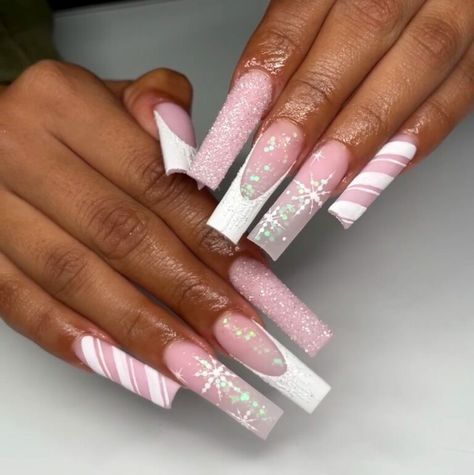 Pink Christmas Nail, Pink Christmas Nails, Christmas Nails Ideas, Christmas Nail Ideas, Pink Coffin, Acrylic Pink, Golden Nails, Nail Pops, Christmas Nails Acrylic