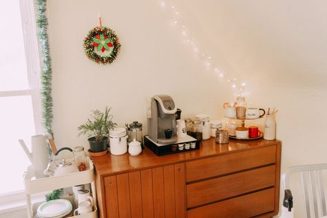 Christmas Coffee Station, Pumpkin Spice Coffee Recipe, String Lights Decor, Keurig Coffee Station, Apartment String Lights, Diy Coffee Station, Mid Century Modern Credenza, Coffee Counter, Coffee Stations