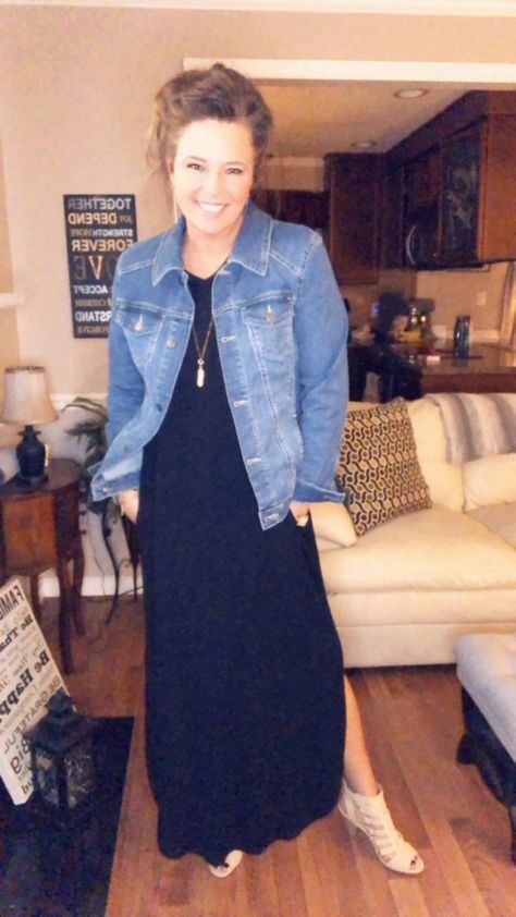 Navy Blue Maxi Dress Outfit, Navy Maxi Dress Outfit, Maxi Dress With Sneakers, Styling A Maxi Dress, Black Maxi Dress Outfit Ideas, Blue Maxi Dress Outfit, Black Maxi Dress Outfit, Maxi Dress With Jacket, Beverly Ennis Hoyle