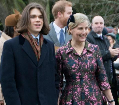 Lady Sarah Chatto’s son had near-shoulder-length locks when he appeared next to the Counte... Samuel Chatto, Princess Margaret And Lady Sarah, Lady Sarah Armstrong Jones, Sarah Armstrong, Princess Fergie Sarah Ferguson, Princess Margaret Vanessa Kirby, Lady Sarah Chatto, Sarahs Day Pregnant, House Of Windsor