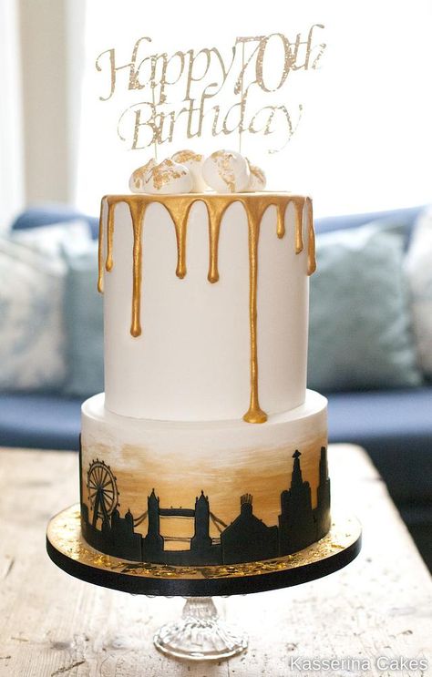 Skyline Cake Ideas, Skyscraper Cake, Nyc Birthday Cake, Nyc Cake Ideas, New York Theme Cake, Gold Drip Cake Ideas, Leaving Cake, Destination Birthday Party, Liverpool Cake