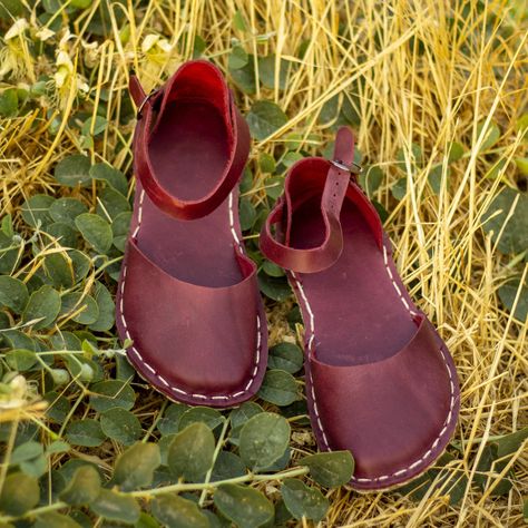 ✨ Unveil Elegance with Every Step: Mary Janes Style, Handmade Women's Shoes 👣 Introducing "Crazy Burgundy" - a fusion of traditional craftsmanship and contemporary fashion. These closed-toe sandals are more than just footwear; they're a statement of individuality and grace. 🌿 Artisanal Craftsmanship: Each pair is handcrafted with meticulous attention to detail, ensuring that your shoes are as unique as you are. The handmade touch adds a layer of charm and quality that mass-produced shoes simpl Grounding Shoes, Best Barefoot Shoes, Minimalist Sandals, Leather Footwear, Claret Red, Leather Sandals Handmade, Genuine Leather Sandals, Handmade Sandals, Closed Toe Sandals