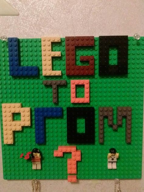 Proposals For Friends, Purposal Ideas, Homecoming Poster, Homecoming Poster Ideas, Friends Lego, Cute Homecoming Proposals, Homecoming Posters, Hoco Proposals, Prom Proposal