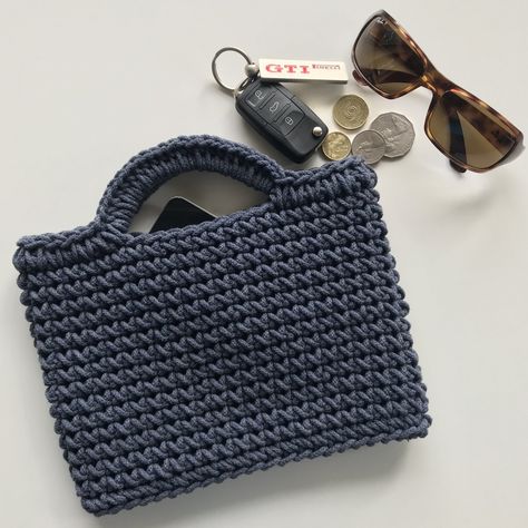 FREE Crochet Pattern - Handbag Cross Stitch Single Crochet, Market Tote Bag Pattern, Summer Crochet Patterns Free, Cord Crochet, Felted Bags, Royal Clothes, Leather Kits, Designer Patterns, Free Crochet Bag