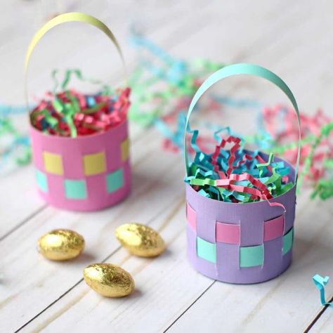 25 Adorable DIY Easter Crafts Your Kids Will Totally Love Easter Basket Craft Ideas, Easter Basket Craft, Easter Basket Template, Easter Crafts Diy Kids, Paper Easter Basket, Simple Easter Baskets, Homemade Easter Baskets, Mini Easter Basket, Easter Baskets To Make