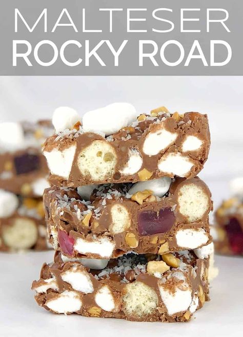 This super easy rocky road recipe is packed with marshmallows, coconut and maltesers! A great recipe for the kids to help with! #chefnotrequired #maltesers #rockyroad Malteser Rocky Road, No Bake Squares, Rocky Road Candy Recipe, Best Rocky Road Recipe, Easy Rocky Road Recipe, Easy Rocky Road, Cook For A Crowd, Rocky Road Recipe, No Bake Slices