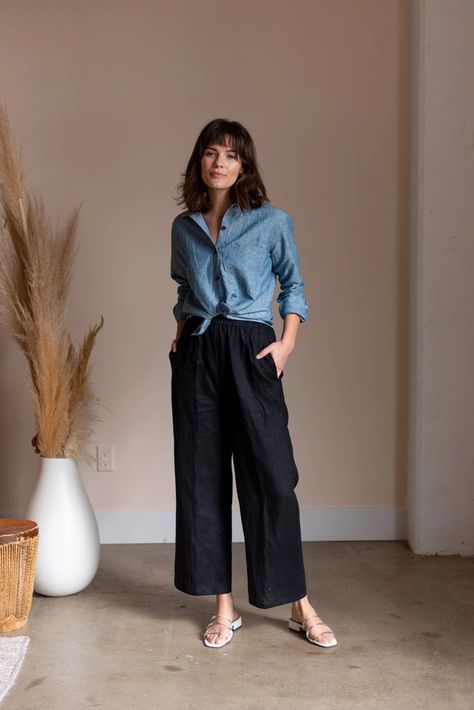 Linen Pants Outfit Fall, Closet Outfits, Summer Professional, Daily Uniform, Linen Pants Outfit, Fly Girls, Wide Leg Pants Outfit, Pants Outfit Fall, Black Linen Pants