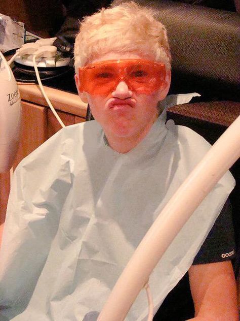 at the dentist!  teeth whitening  #x factor days -  #niall horan Niall Horan Funny, Four One Direction, Niall Horan Baby, Gambar One Direction, One Direction Photos, Irish Princess, Irish Boys, One Direction Humor, One Direction Memes