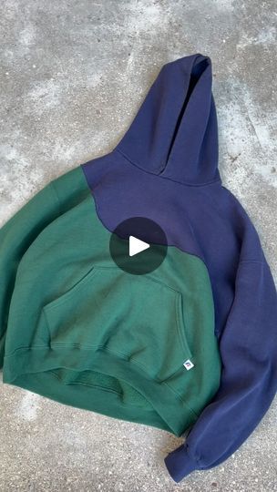 Split Hoodie Diy, Hoodie Diy Upcycle, Diy Streetwear, Hoodie Upcycle, Hypebeast Fashion, Mini Project, Hoodie Diy, Reworked Vintage, Diy Upcycle