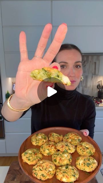 Stella Drivas 🇬🇷🇺🇸 on Instagram: "COMMENT ‘RECIPE’ to receive a direct link to this recipe in your DMs inbox 🇬🇷💚✨ These SPANAKOPITA COOKIES are one of my most popular savory cookie recipes on the blog!

Full recipe is on my site: https://hungryhappens.net/spanakopita-cookies-spinach-and-feta-cookies/

Καλή Όρεξη 🇬🇷
💙Stella" Spanakopita Cookies Hungry Happens, Spinach + Feta Cookies (spanakopita Cookies), Spanakopita Cookies, Crustless Spanakopita, Spinach Bites, Fructose Malabsorption, Hungry Happens, Greek Appetizers, Tummy Yummy