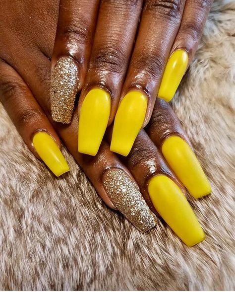 Yellow And Gold Nails, Cute Manicure Ideas, Nail Designs Bright, Yellow Spring Nails, Yellow Fall Nails, Yellow Nail Designs, Cute Manicure, Spring Nails 2023, Yellow Nail Art