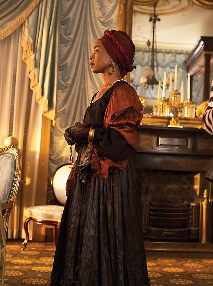 Angela Bassett Marie Laveau, Marie Laveau Costume, Voodoo Fashion, Poc Goth, Delphine Lalaurie, Louisiana Creole, Marie Laveau, Ahs Coven, Black Motherhood