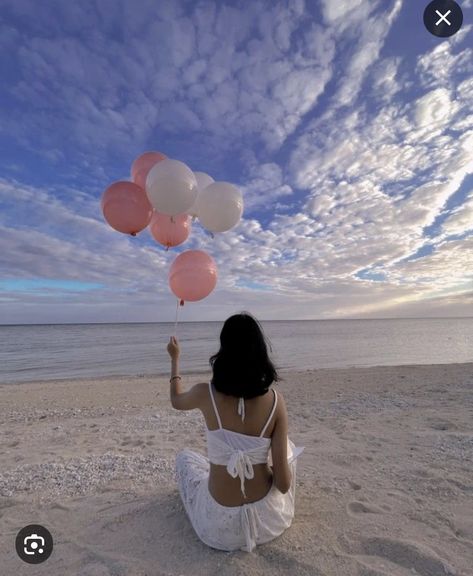 Birthday Photoshoot On Beach, 18th Birthday Photoshoot Ideas Beach, Sweet 16 Beach Photoshoot, Beach Bday Photoshoot, Beach Pictures Birthday, Beach Birthday Photoshoot Women, Beach Birthday Shoot, Beach Birthday Pictures, Beach Photoshoot Ideas Model