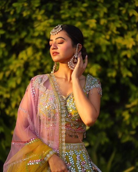 Indian Serial Actress, Lehnga Photoshoot Poses, Engagement Portraits Poses, Indian Serial, Bridesmaid Poses, Outfit Indian, Indian Bride Poses, Bride Photos Poses, Pre Wedding Photoshoot Outfit