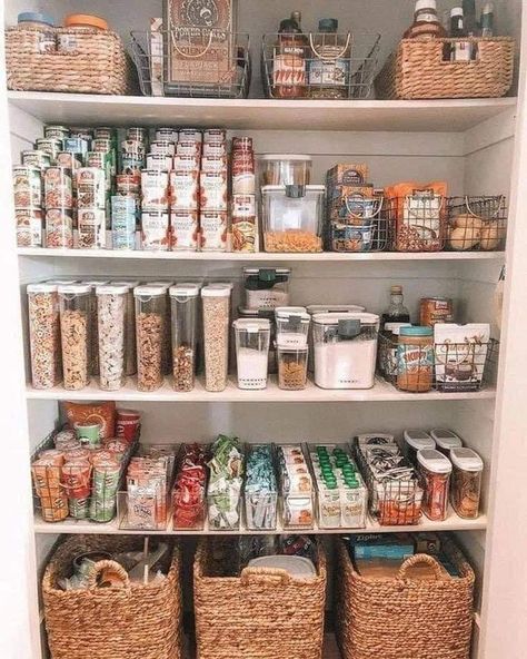 Desain Pantry Dapur, Kitchen Hack Decor, Pantry Organisation, Desain Pantry, Kitchen Storage Hacks, House Organisation, Small Kitchen Storage, Kitchen Organization Pantry, Pantry Ideas