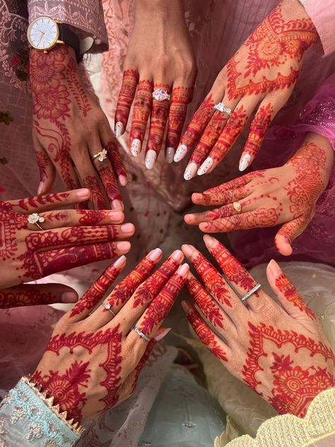 A mandatory mehedi post. Group Mehndi Photo, Desi Wedding Aesthetic Mehendi, Mehendi Aesthetic, Shaadi Vibes, Eid Aesthetic, Pakistan Aesthetic, Simple Henna Tattoo, Dream Wedding Decorations, Mehndi Photo