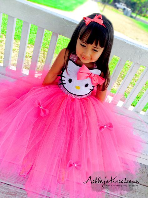 $65.99 Girls Hello Kitty tulle Tutu Dress birthday party dress up pink bows https://www.etsy.com/listing/242583272/hello-kitty-tutu-dress Hello Kitty Tutu, Tutu Diy, Hello Kitty Birthday Theme, Hello Kitty Costume, Hello Kitty Wedding, Hello Kitty Theme Party, Hello Kitty Imagenes, Tutu Pink, Tulle Tutu Dress