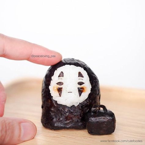 Adorable-Rice-Ball-Heros-Foodart-Peaceloving-Pax Lunch Saludable, Kawaii Sweets, Japanese Food Art, Japanese Food Bento, Sushi Art, Kawaii Cooking, Bento Recipes, Japanese Dessert, Rice Balls