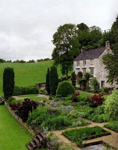 Great Pic english Country Garden Style When done well, cottage gardens seamlessly blend colors, textures, forms and perhaps fragrance. If y Modern English Country, Country Garden Design, English Country Garden, Cottage Garden Design, House And Garden, English Cottage Garden, Modern English, English Country Gardens, Garden Design Ideas