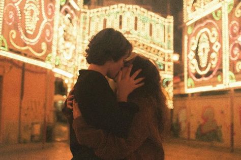 (a kiss is just a kiss) Lovers Kiss, 사진 촬영 포즈, The Love Club, Photo Couple, This Is Love, Cute Relationship Goals, Teenage Dream, Couple Aesthetic, Arctic Monkeys