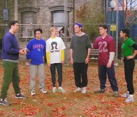 The Geller Cup! Friends Reels, Friends Thanksgiving Episodes, Tv Scenes, Cute Group Halloween Costumes, Friend Costumes, Childhood Things, Friends Episodes, Smelly Cat, Friends Thanksgiving