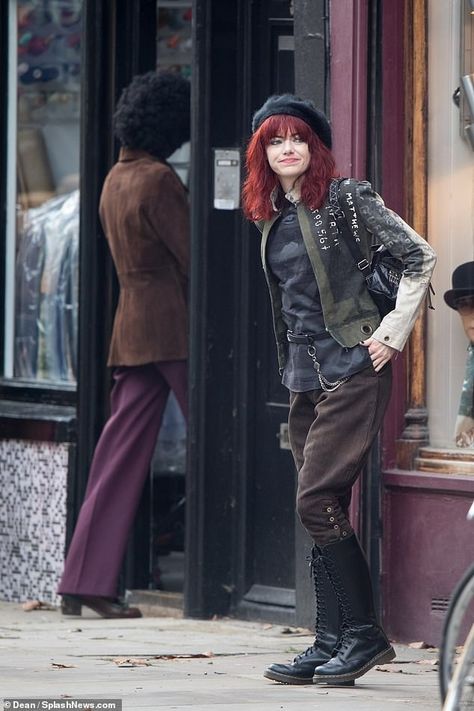 Emma Stone Outfit, Addams Familie, Cruella Deville, Bright Red Hair, Punk Inspiration, Estilo Punk, Emma Stone, Rock Star, Dressed Down