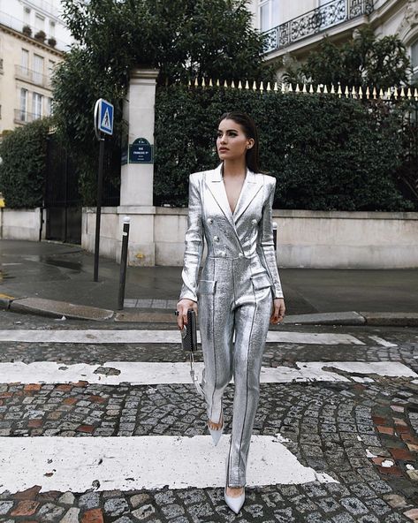 Silver Jumpsuits, Silver Outfits, Quoi Porter, New Years Outfit, New Years Eve Dresses, Hello Fashion, Eve Dresses, Metal Clothing, Fashion Jackson