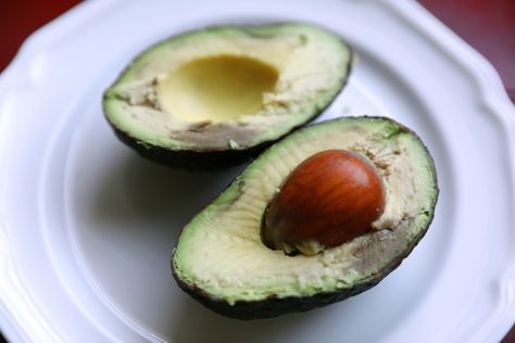 Avocados. Delicious, good for you, and oh-so-hard to time correctly. Here are 11 recipes to help you use up those overripe avocados. Overripe Avocado, Magic Green Sauce, Avocado Vinaigrette, Avocado Uses, Avocado Health Benefits, Avocado Pudding, Avocado Chocolate Pudding, Avocado Cream, Dinner Appetizers